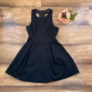 Lulu’s black formal dress
